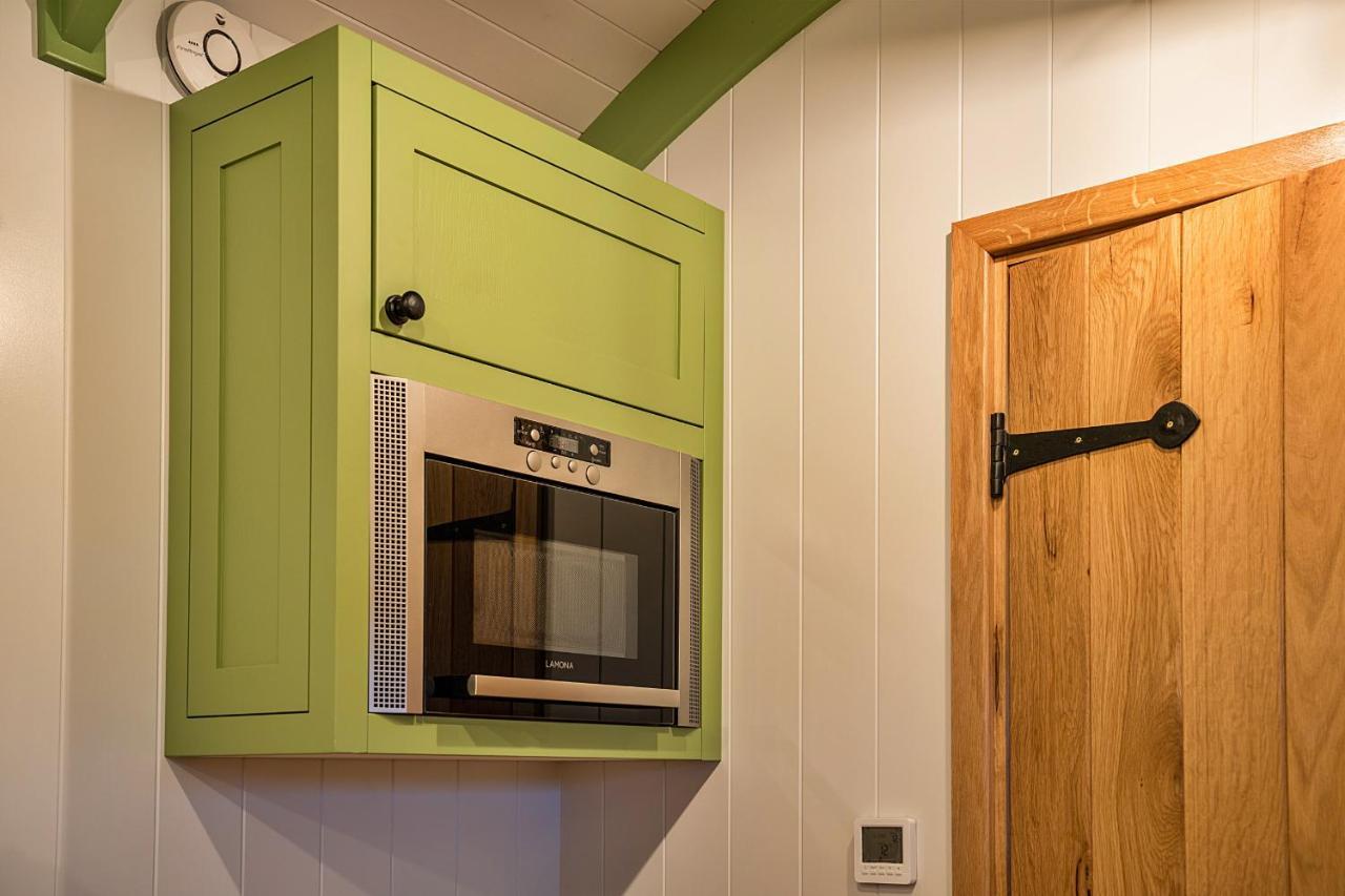 Finest Retreats - The Shepherd'S Hut At Northcombe Farm Beaworthy Exterior photo