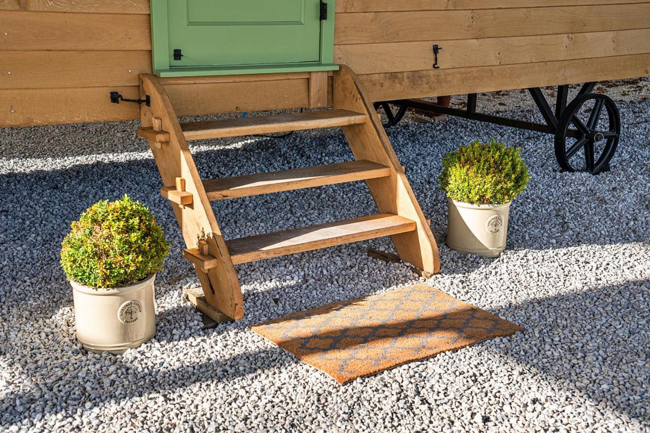Finest Retreats - The Shepherd'S Hut At Northcombe Farm Beaworthy Exterior photo